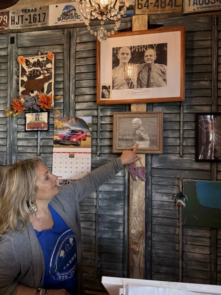 woman point to picture